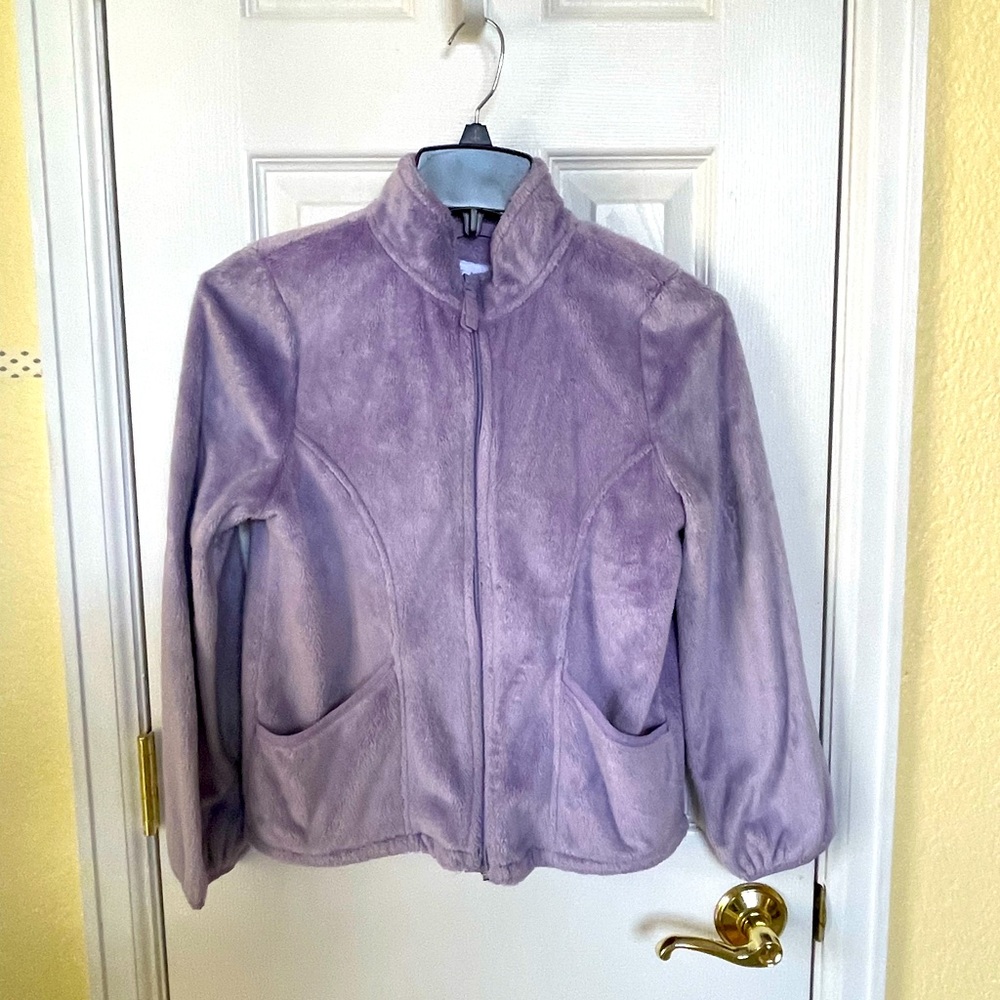 Excellent condition silvery lilac colored fleece jacket. Large (10-12)